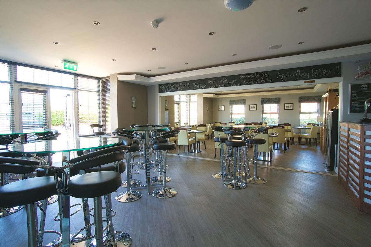 The Avenue Hotel Ltd คลิเธอโร ภายนอก รูปภาพ