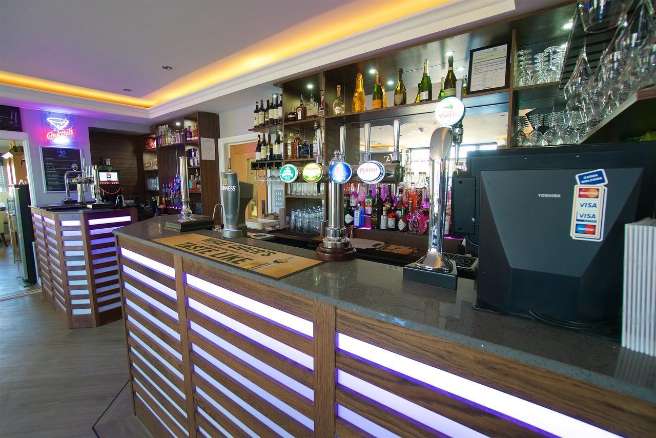 The Avenue Hotel Ltd คลิเธอโร ภายนอก รูปภาพ